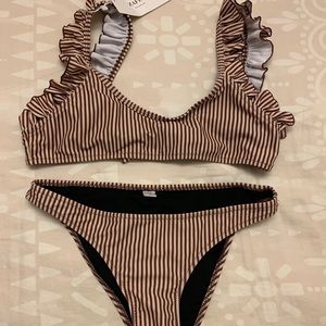 NWT Zaful Stripey bikini w ruffle detailing